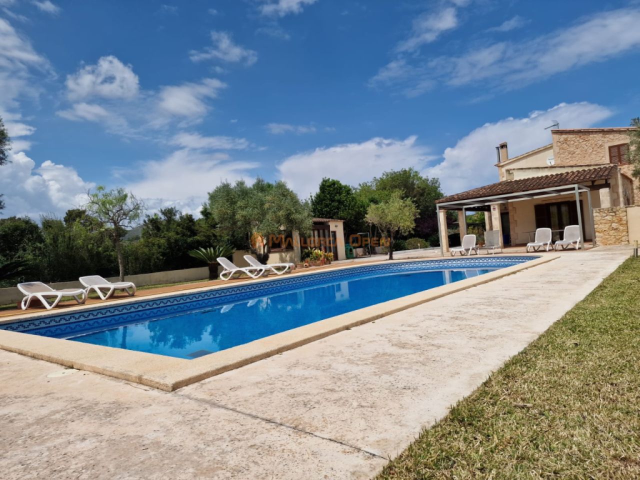 Fantastisches Haus in Arta zu vermieten – 240 m² Wohnfläche