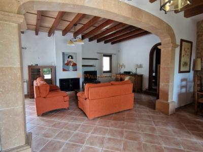 Fantastisches Haus in Arta zu vermieten – 240 m² Wohnfläche