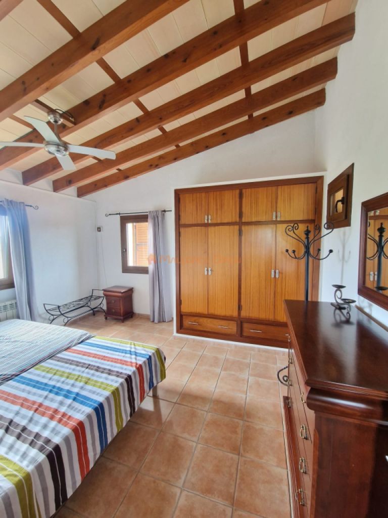 Fantastisches Haus in Arta zu vermieten – 240 m² Wohnfläche