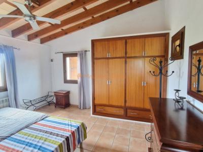 Fantastisches Haus in Arta zu vermieten – 240 m² Wohnfläche