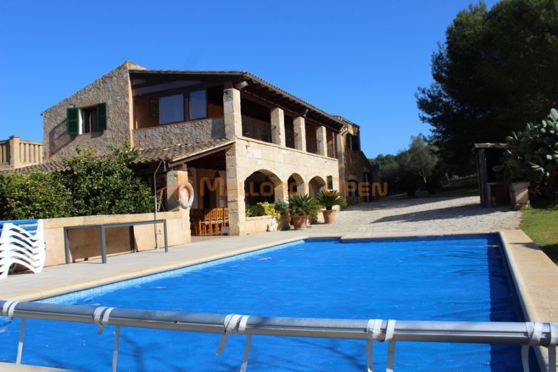 Fantastic house for sale with guest apartment between Manacor and Alcudia