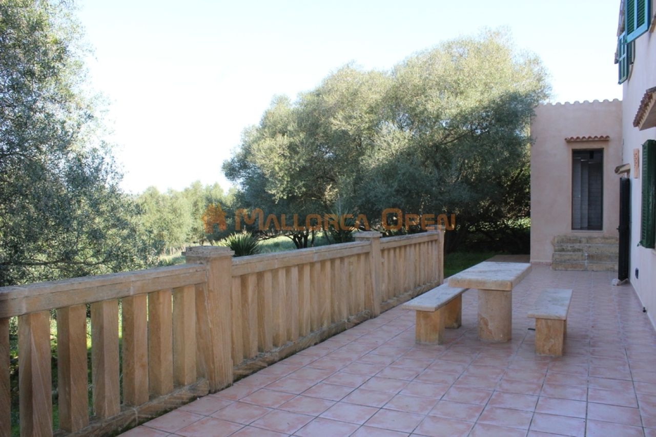 Fantastic house for sale with guest apartment between Manacor and Alcudia