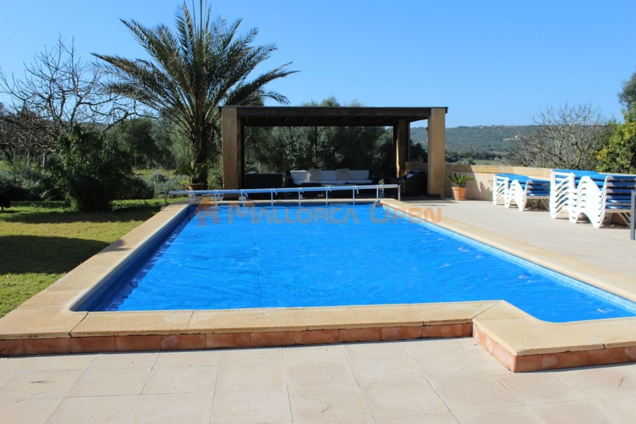 Fantastic house for sale with guest apartment between Manacor and Alcudia