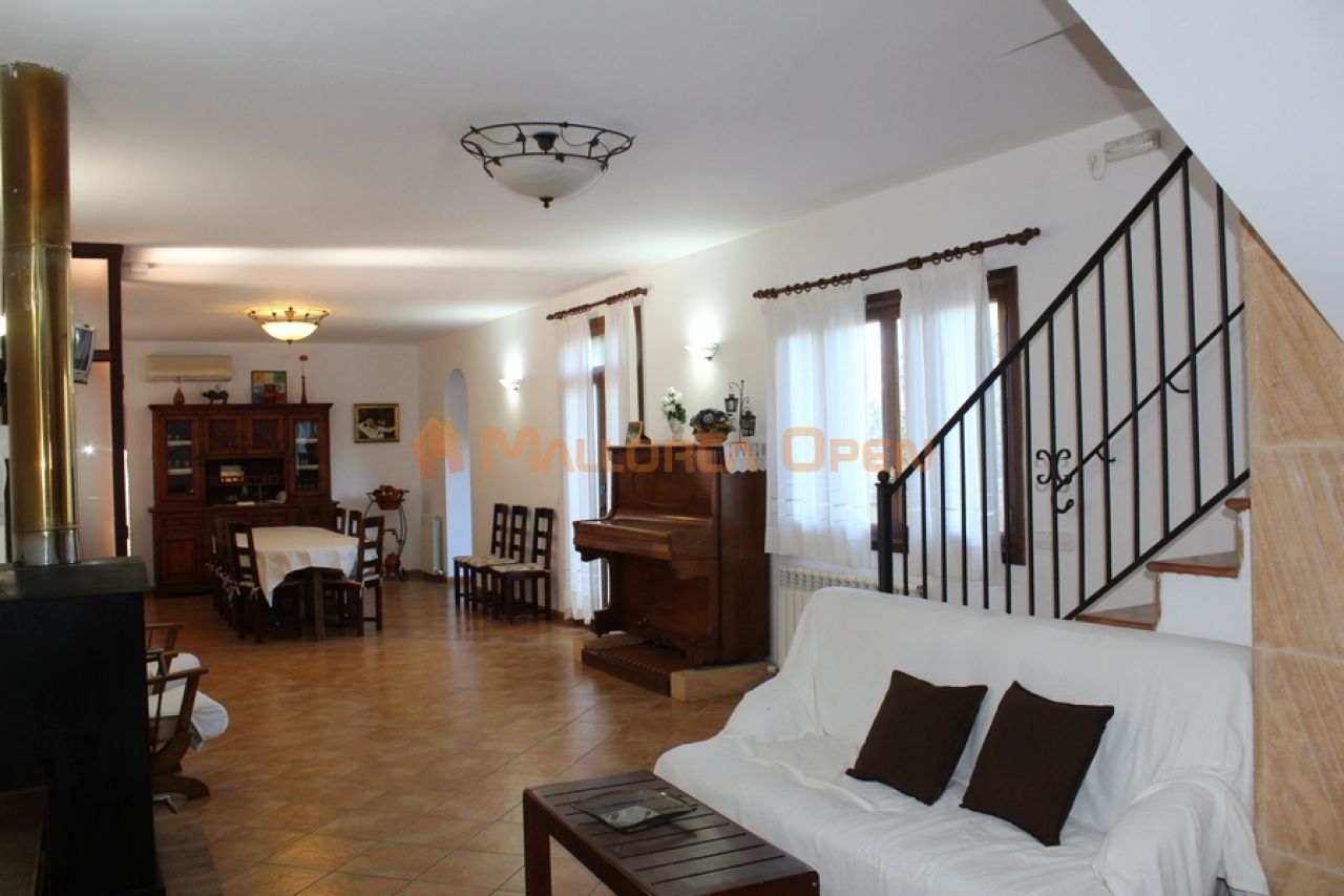 Fantastic house for sale with guest apartment between Manacor and Alcudia