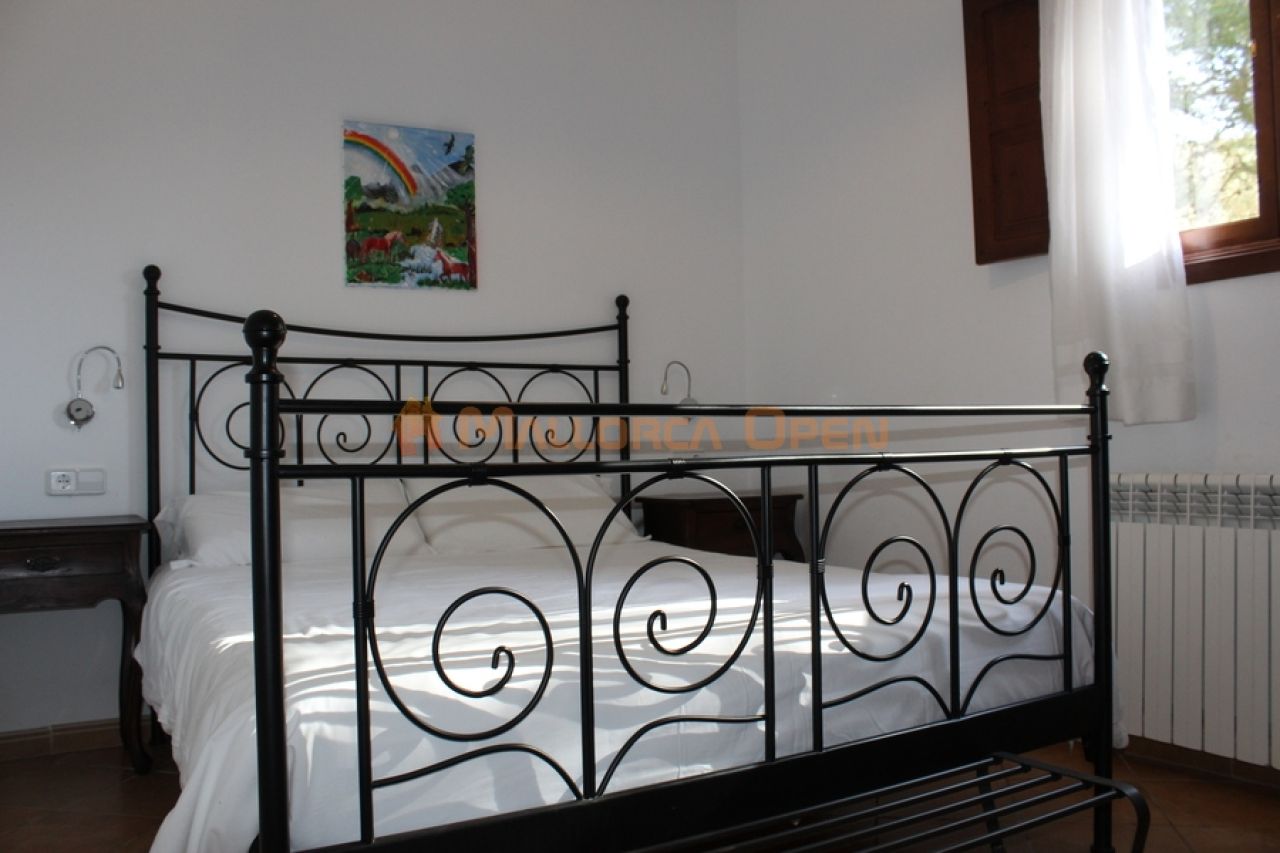 Fantastic house for sale with guest apartment between Manacor and Alcudia