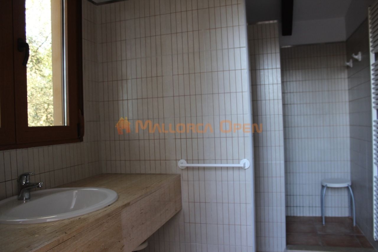 Fantastic house for sale with guest apartment between Manacor and Alcudia