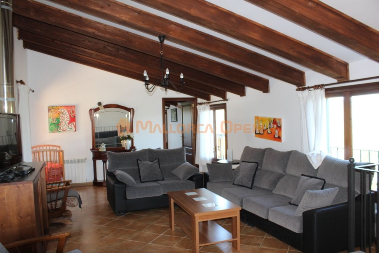Fantastic house for sale with guest apartment between Manacor and Alcudia