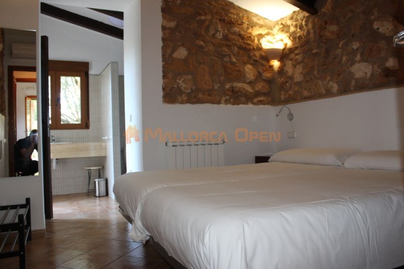 Fantastic house for sale with guest apartment between Manacor and Alcudia