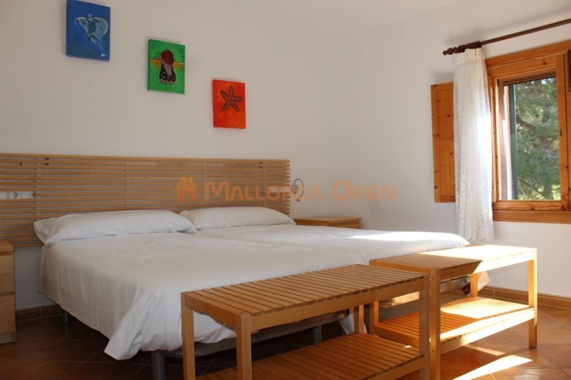 Fantastic house for sale with guest apartment between Manacor and Alcudia