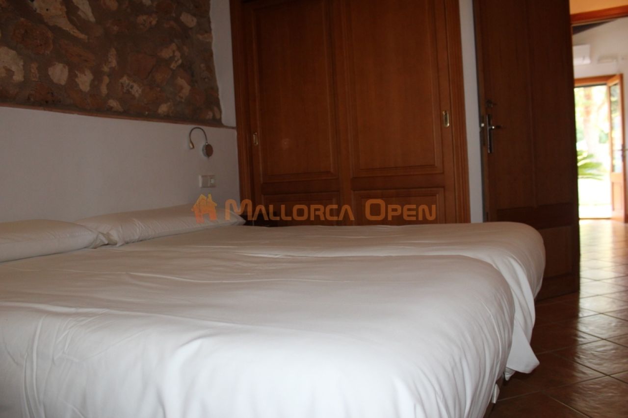 Fantastic house for sale with guest apartment between Manacor and Alcudia