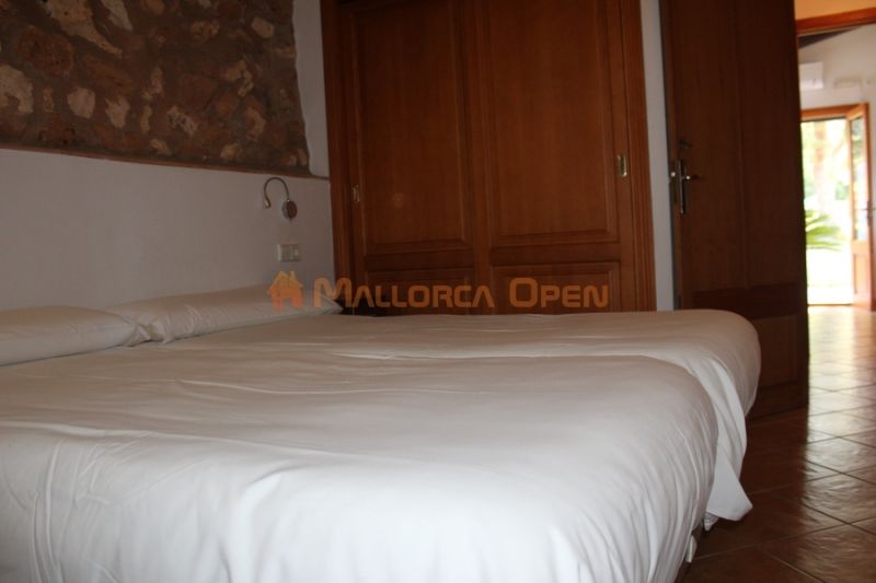 Fantastic house for sale with guest apartment between Manacor and Alcudia