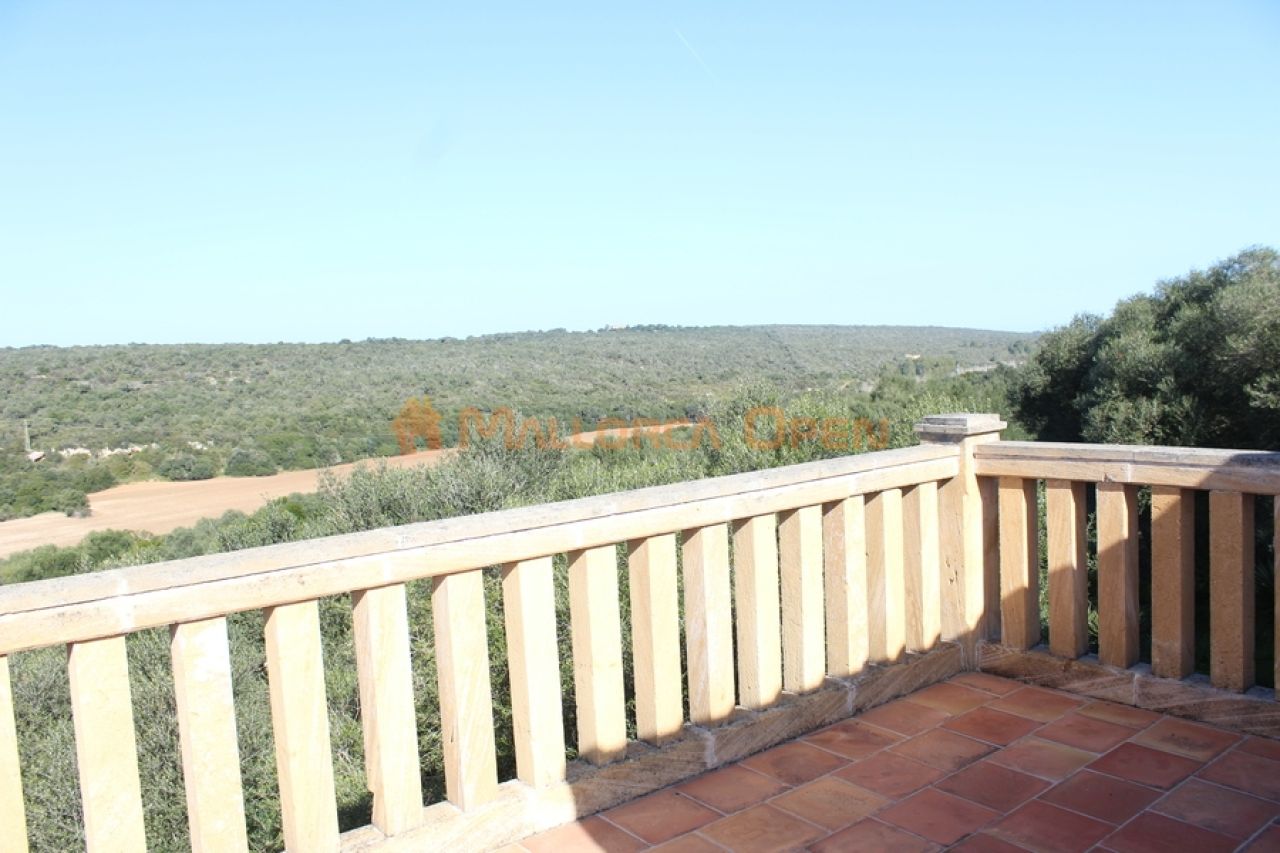 Fantastic house for sale with guest apartment between Manacor and Alcudia