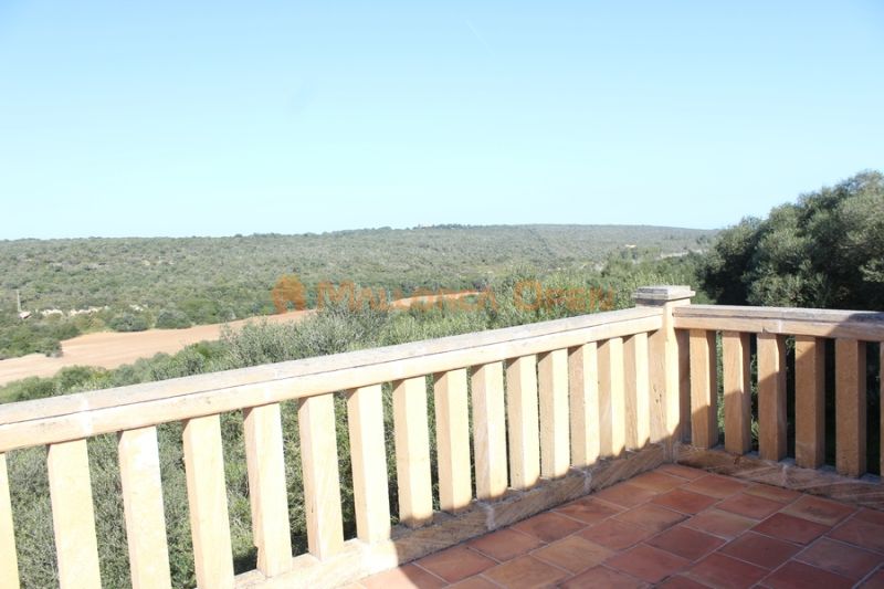 Fantastic house for sale with guest apartment between Manacor and Alcudia
