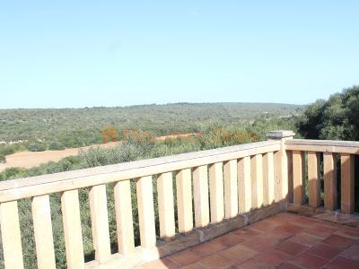 Fantastic house for sale with guest apartment between Manacor and Alcudia