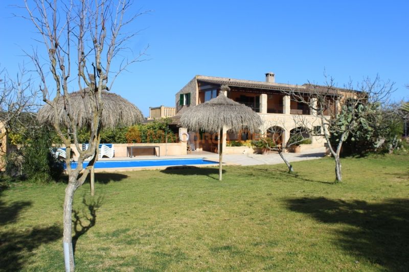 Fantastic house for sale with guest apartment between Manacor and Alcudia