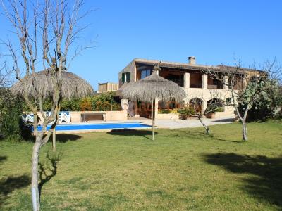 Fantastic house for sale with guest apartment between Manacor and Alcudia
