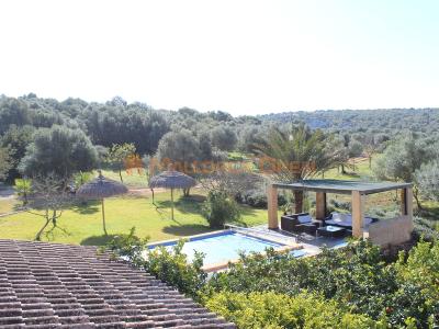 Fantastic house for sale with guest apartment between Manacor and Alcudia