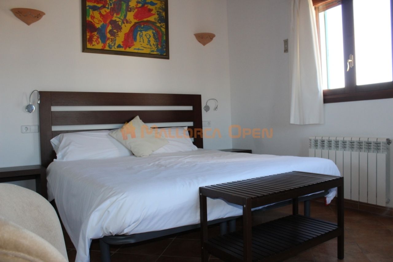 Fantastic house for sale with guest apartment between Manacor and Alcudia