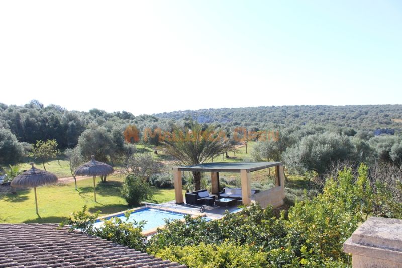 Fantastic house for sale with guest apartment between Manacor and Alcudia