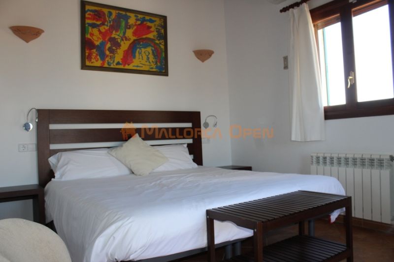 Fantastic house for sale with guest apartment between Manacor and Alcudia