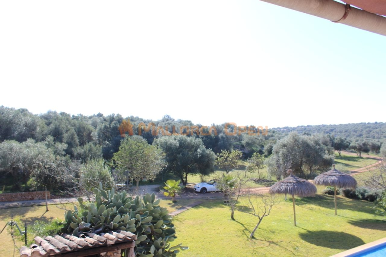 Fantastic house for sale with guest apartment between Manacor and Alcudia