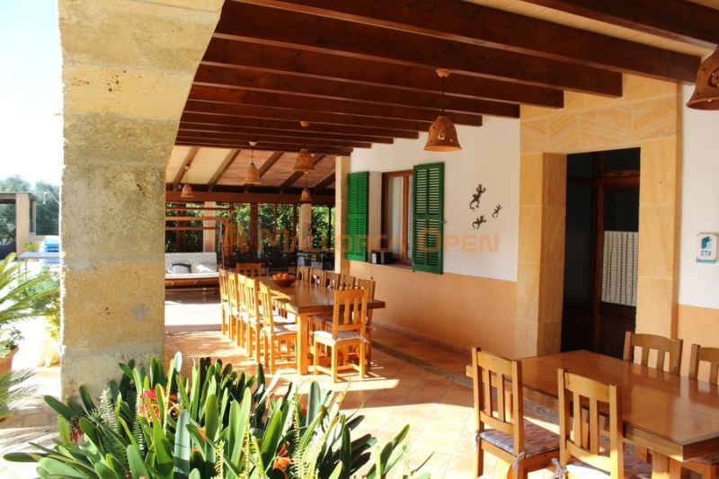 Fantastic house for sale with guest apartment between Manacor and Alcudia