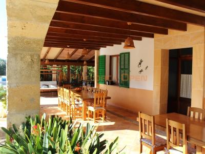 Fantastic house for sale with guest apartment between Manacor and Alcudia