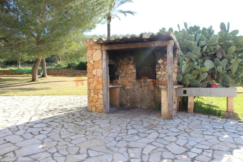 Fantastic house for sale with guest apartment between Manacor and Alcudia