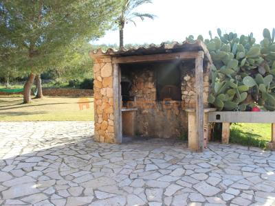 Fantastic house for sale with guest apartment between Manacor and Alcudia