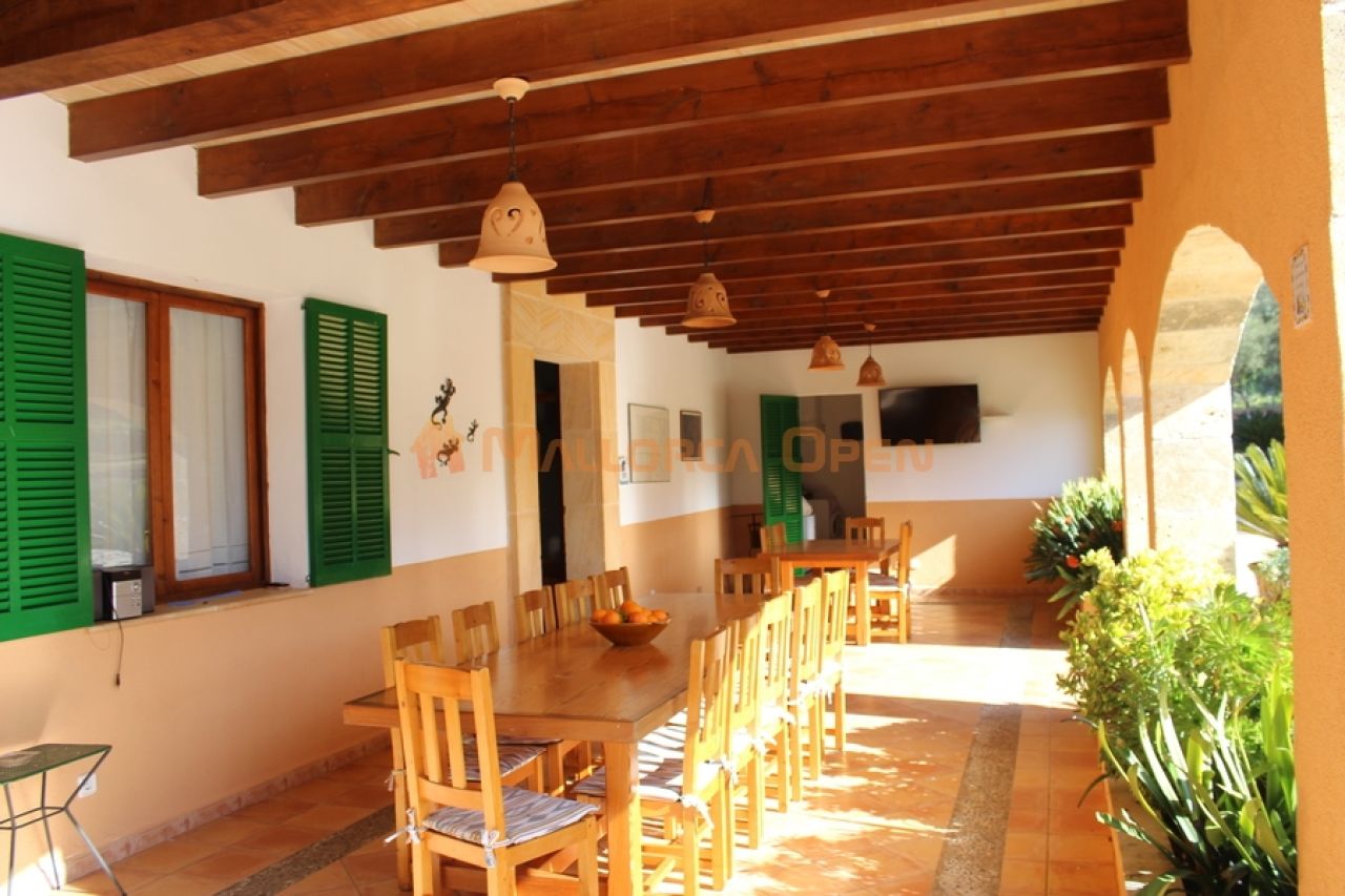 Fantastic house for sale with guest apartment between Manacor and Alcudia