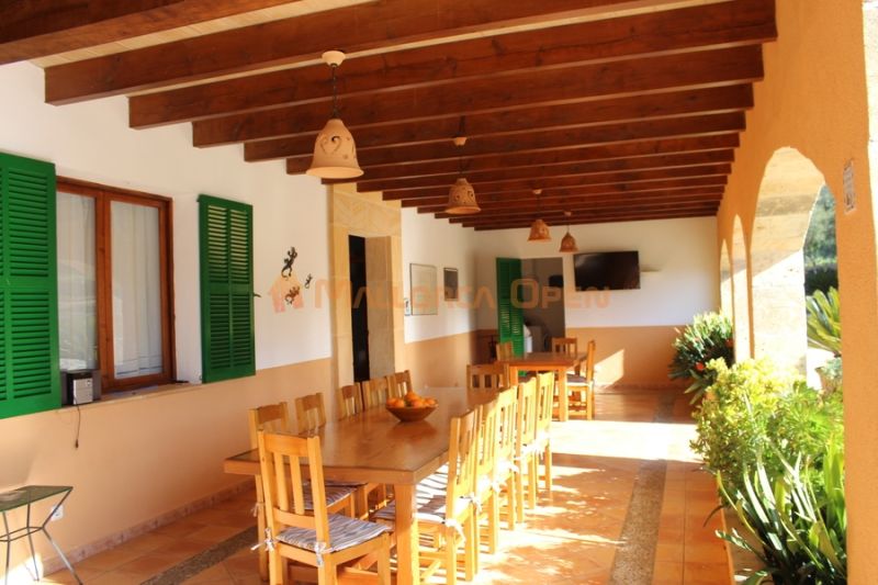 Fantastic house for sale with guest apartment between Manacor and Alcudia