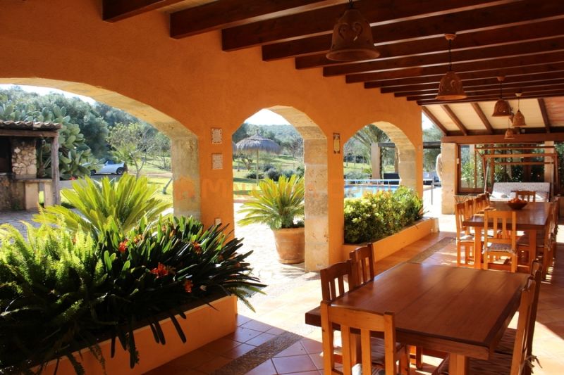 Fantastic house for sale with guest apartment between Manacor and Alcudia