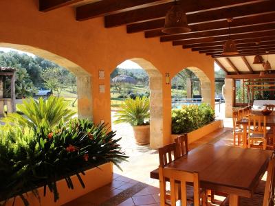 Fantastic house for sale with guest apartment between Manacor and Alcudia