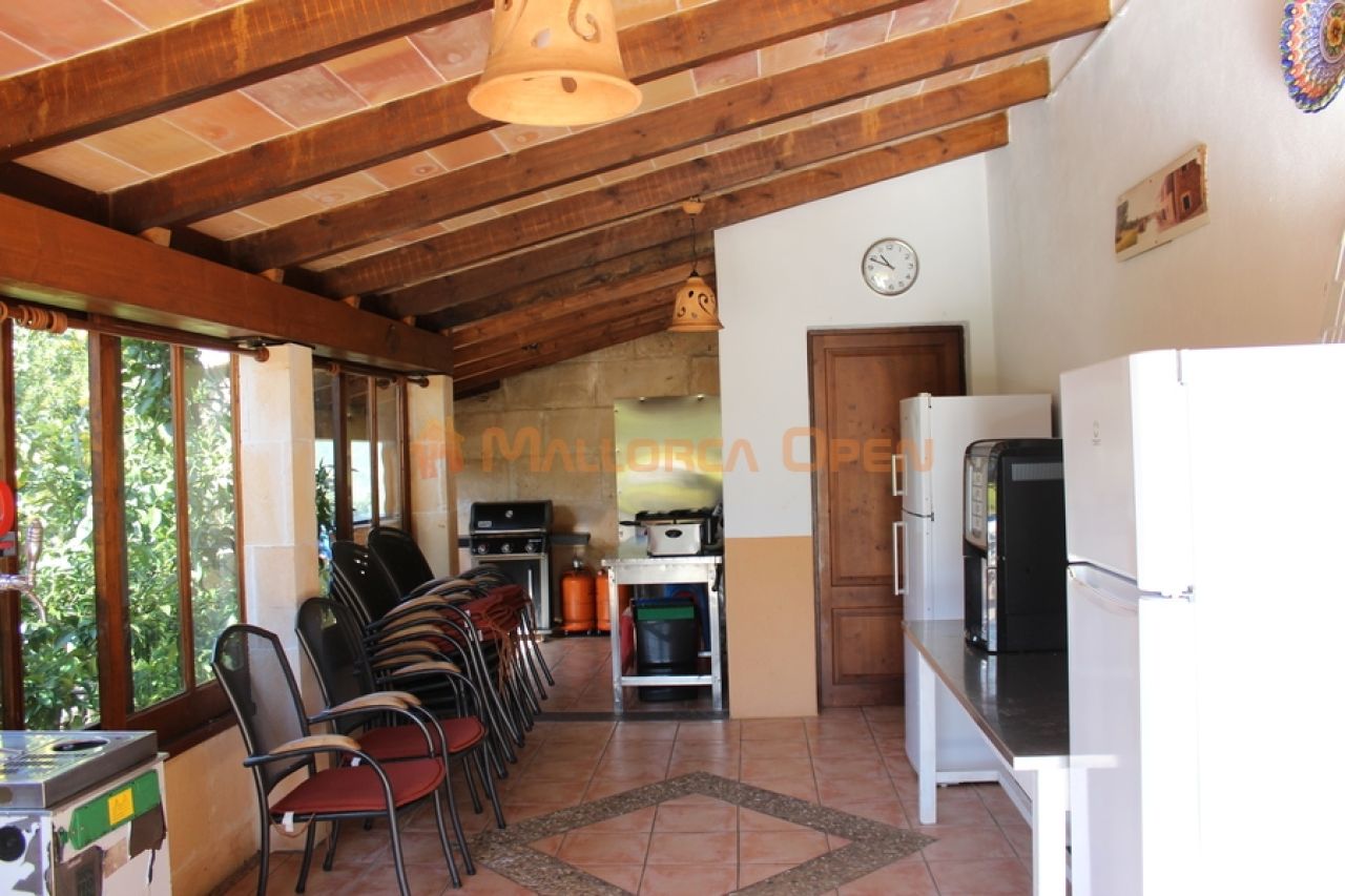 Fantastic house for sale with guest apartment between Manacor and Alcudia