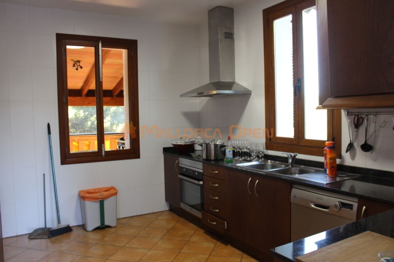 Fantastic house for sale with guest apartment between Manacor and Alcudia