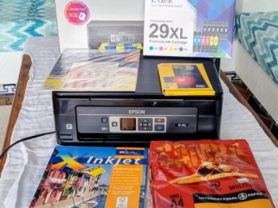 Impresora a color, escáner, copiadora, Wi‑Fi, EPSON Expression Home XP-352 conjunto completo