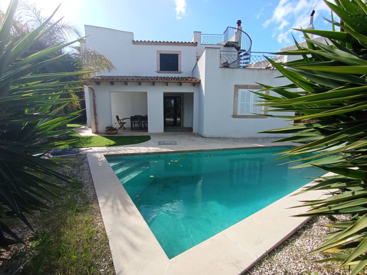 Ferien 2027: 2 Etagenchalet mit Pool, Terrassen, AC in ruhiger Lage von Cala LLombards -- CH 10 FZ