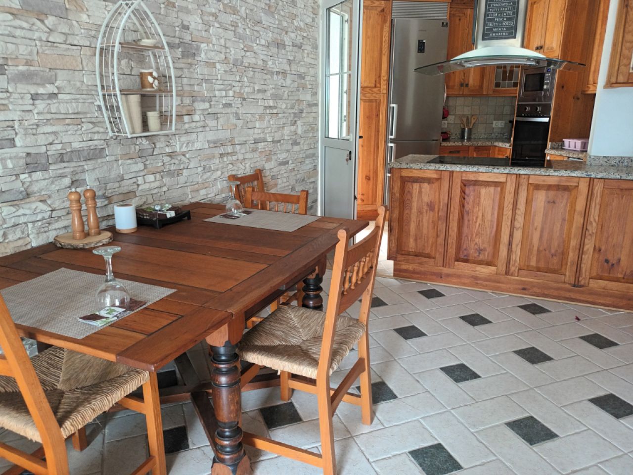 Ferien 2027: 2 Etagenchalet mit Pool, Terrassen, AC in ruhiger Lage von Cala LLombards -- CH 10 FZ