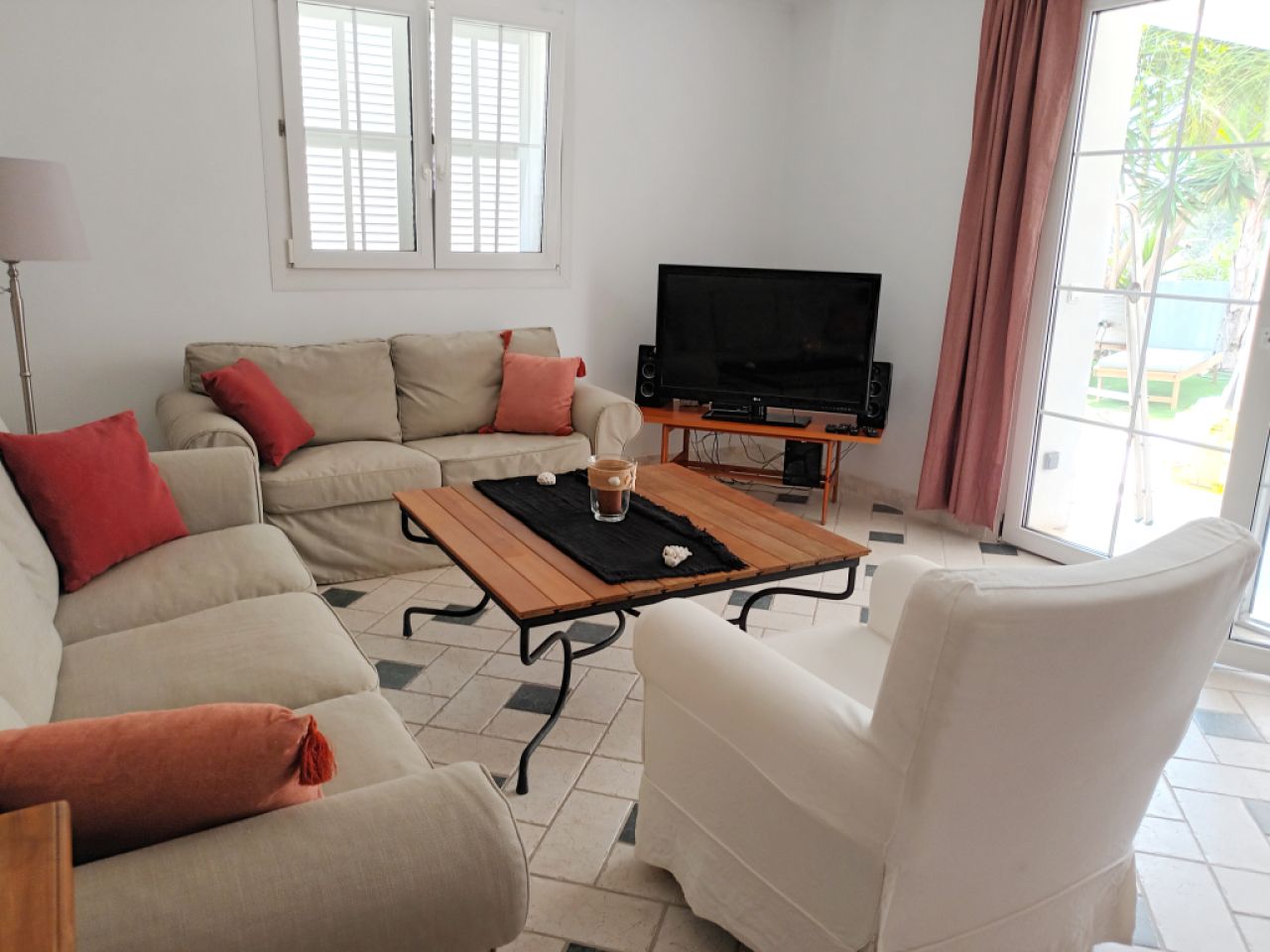 Ferien 2027: 2 Etagenchalet mit Pool, Terrassen, AC in ruhiger Lage von Cala LLombards -- CH 10 FZ