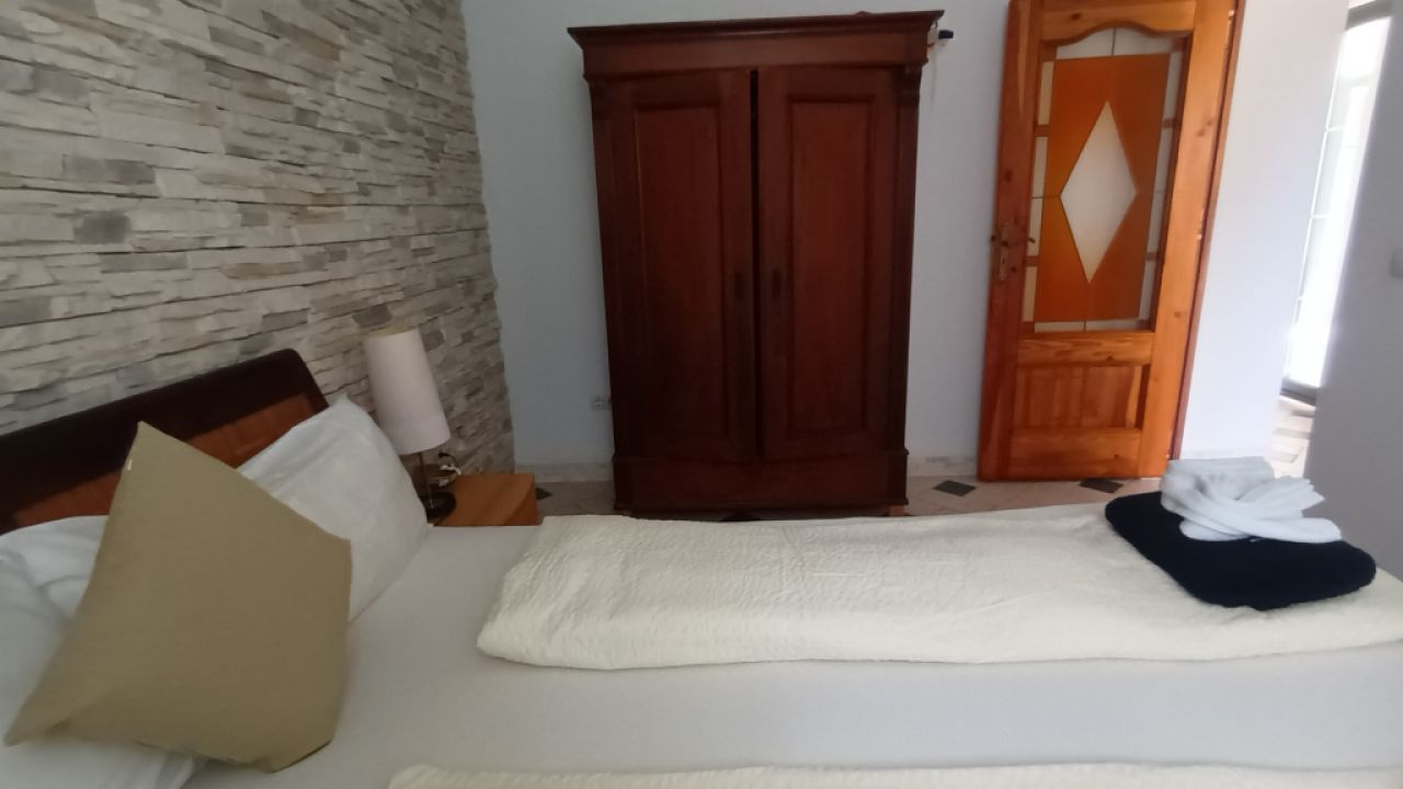 Ferien 2027: 2 Etagenchalet mit Pool, Terrassen, AC in ruhiger Lage von Cala LLombards -- CH 10 FZ