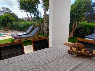 Ferien 2027: 2 Etagenchalet mit Pool, Terrassen, AC in ruhiger Lage von Cala LLombards -- CH 10 FZ