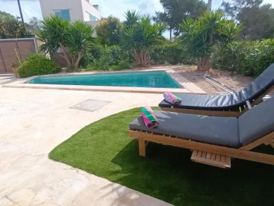 Ferien 2027: 2 Etagenchalet mit Pool, Terrassen, AC in ruhiger Lage von Cala LLombards -- CH 10 FZ