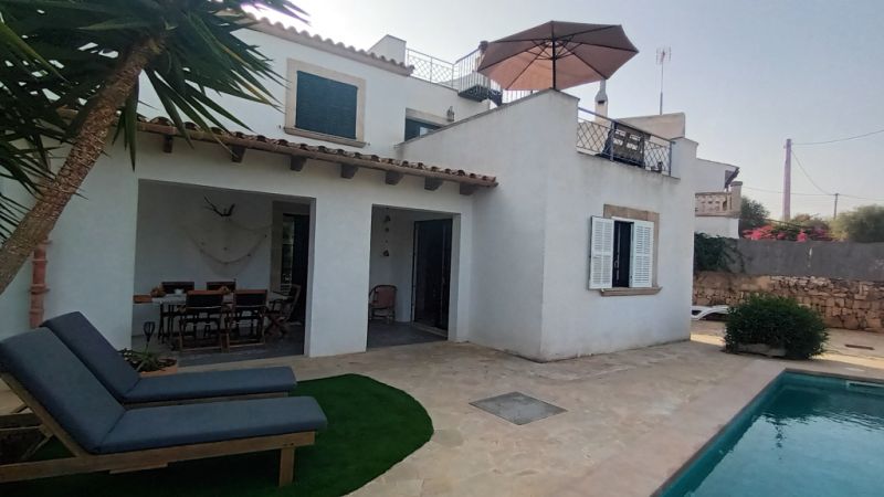 Ferien 2027: 2 Etagenchalet mit Pool, Terrassen, AC in ruhiger Lage von Cala LLombards -- CH 10 FZ