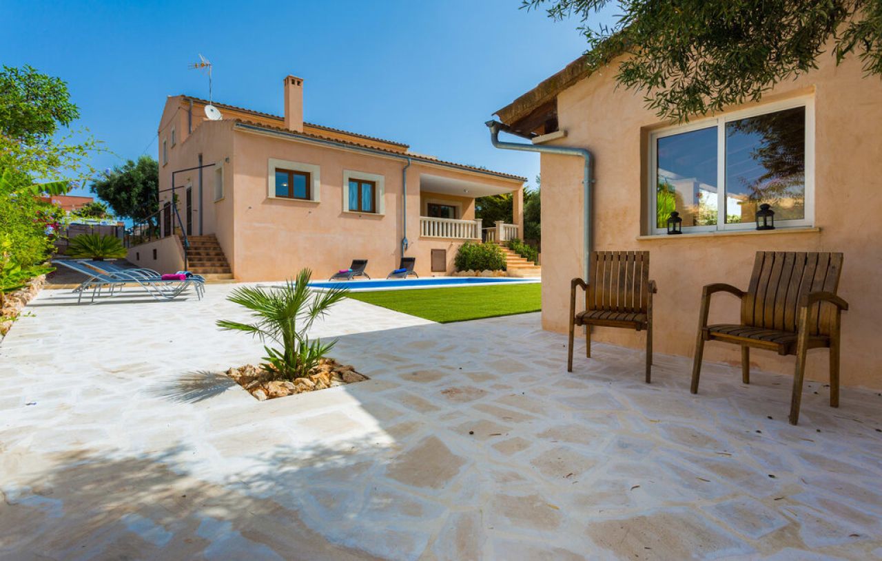 FERIEN: Chalet mit Pool am Ortsrand  von Portocolom -- CH 02 FZ