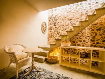 FERIEN: Modernes Dorfhaus mit Innenhof und Terrasse in Es LLombards - DH 12 FZ