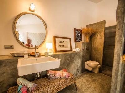 FERIEN: Modernes Dorfhaus mit Innenhof und Terrasse in Es LLombards - DH 12 FZ