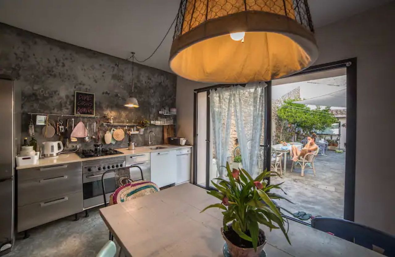 FERIEN: Modernes Dorfhaus mit Innenhof und Terrasse in Es LLombards - DH 12 FZ