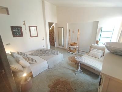 Ferienvermietung eines schönen Dorhauses mit Innenhof und Terrasse in Es LLombards --- DH 12 FZ