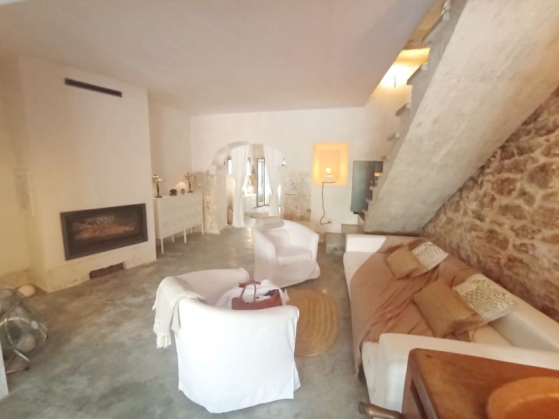 Ferienvermietung eines schönen Dorhauses mit Innenhof und Terrasse in Es LLombards --- DH 12 FZ