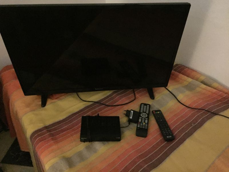 Fernseher Selecline 33 Zoll mit Receiver und Fernbedienung